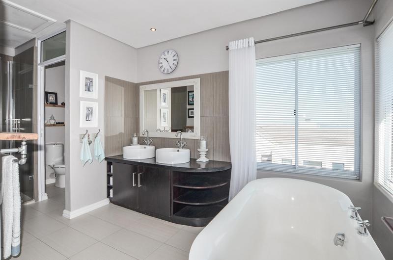 5 Bedroom Property for Sale in Country Club Western Cape